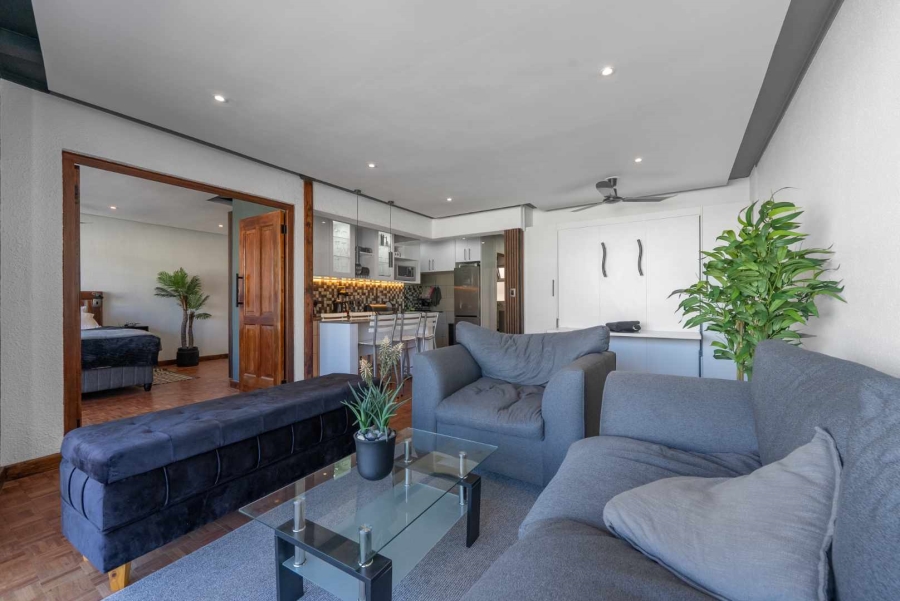 1 Bedroom Property for Sale in Sea Point Western Cape